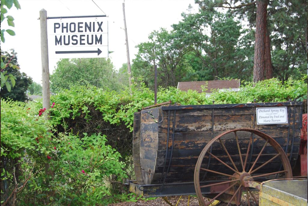 A pioneer wagon in front of a sign for the Phoenix Museum